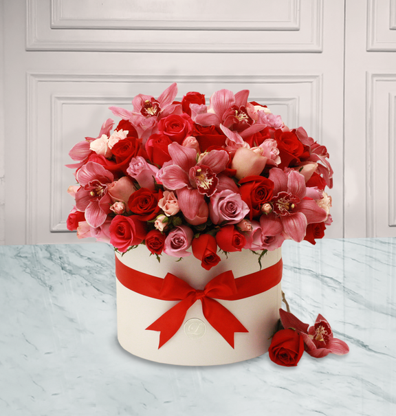Caja Redonda con Orquídeas y 125 Rosas | MICHELLE